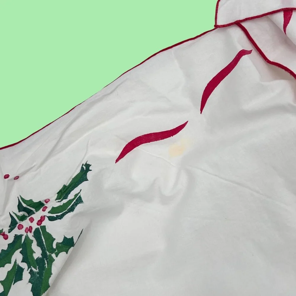 VINTAGE HAND PAINTED/MADE CHRISTMAS HOLLY RECTANGULAR TABLECLOTH - 114.75 X 57.5